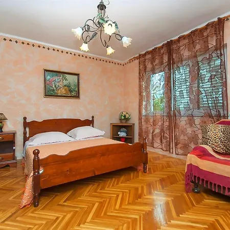 Ljiljana Rogoznica (Sibenik-Knin)
