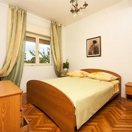 Ljiljana Rogoznica (Sibenik-Knin)