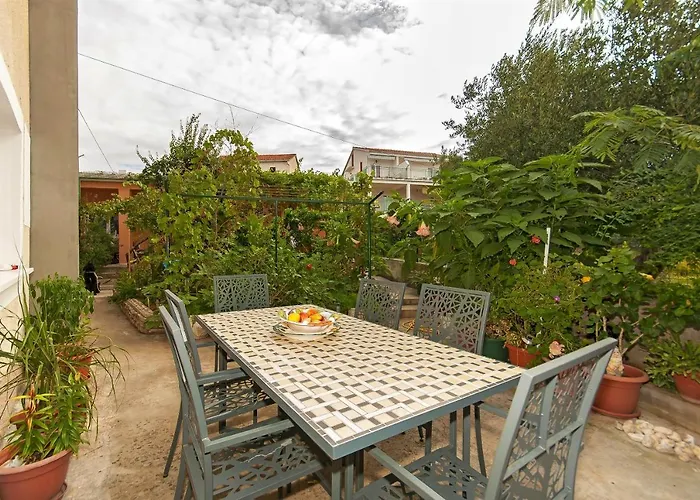 Apartment Ljiljana *